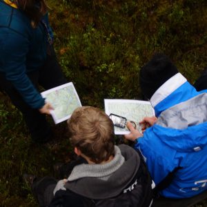 Kart og kompass i skogen